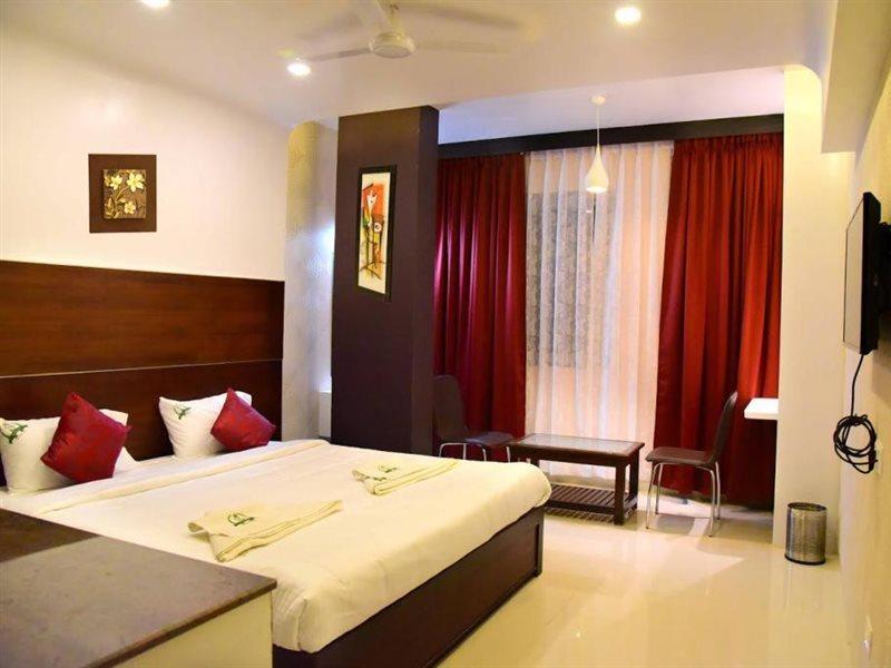 Hotel Sumith Palace Puducherry Exterior foto