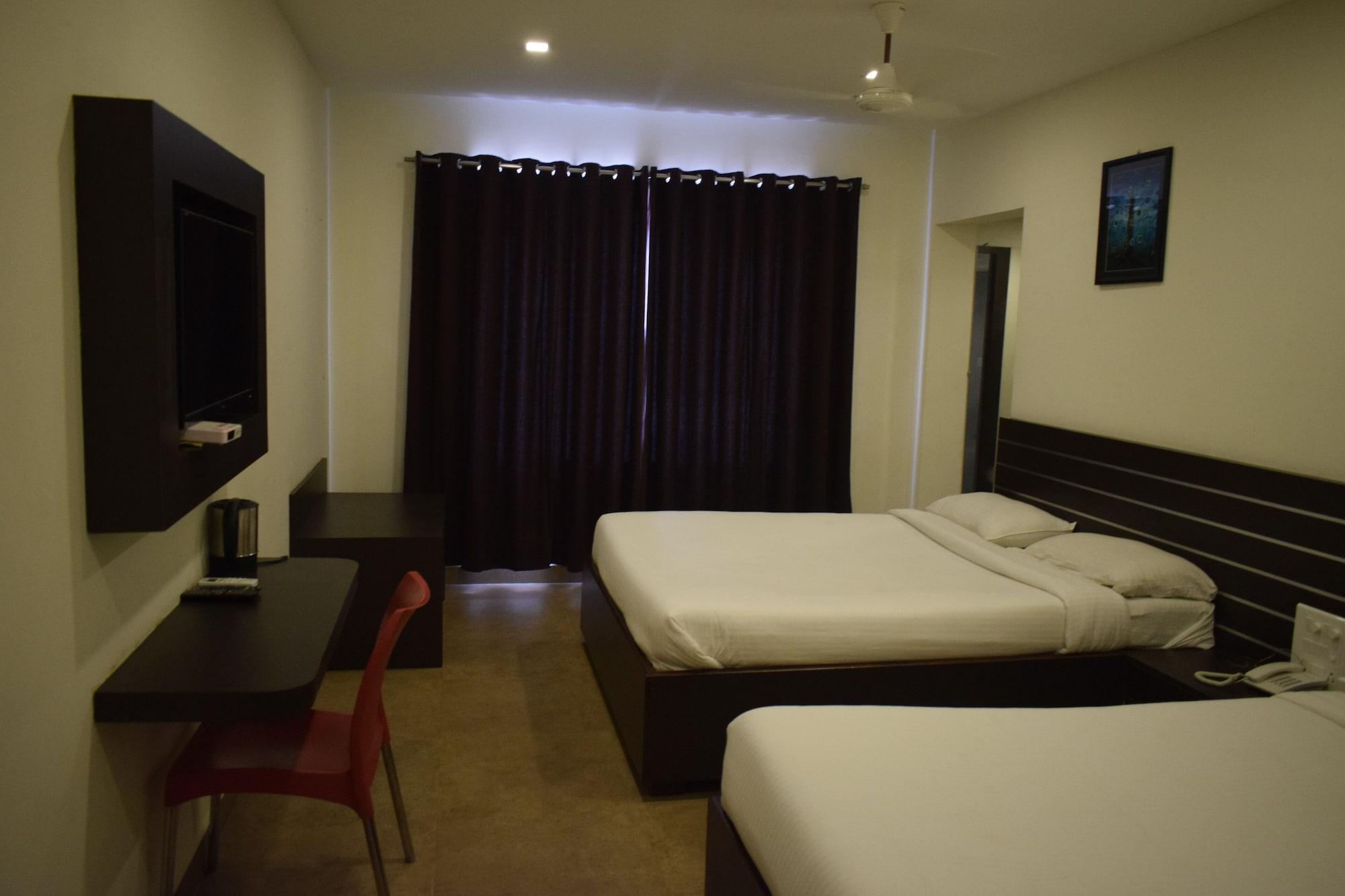 Hotel Sumith Palace Puducherry Exterior foto