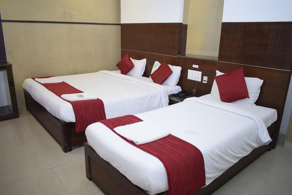 Hotel Sumith Palace Puducherry Exterior foto