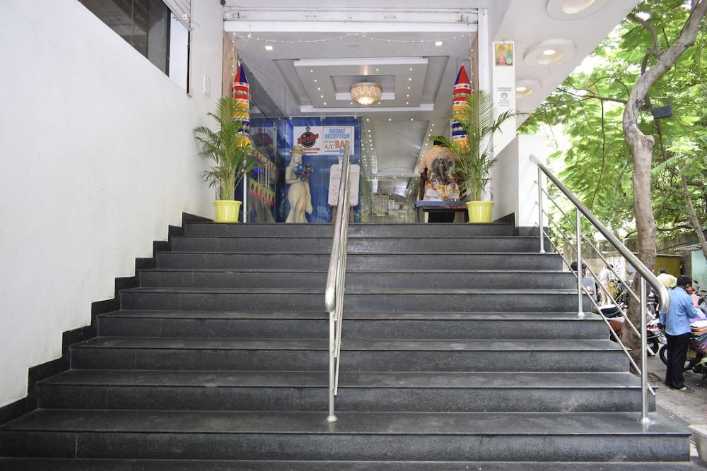 Hotel Sumith Palace Puducherry Exterior foto