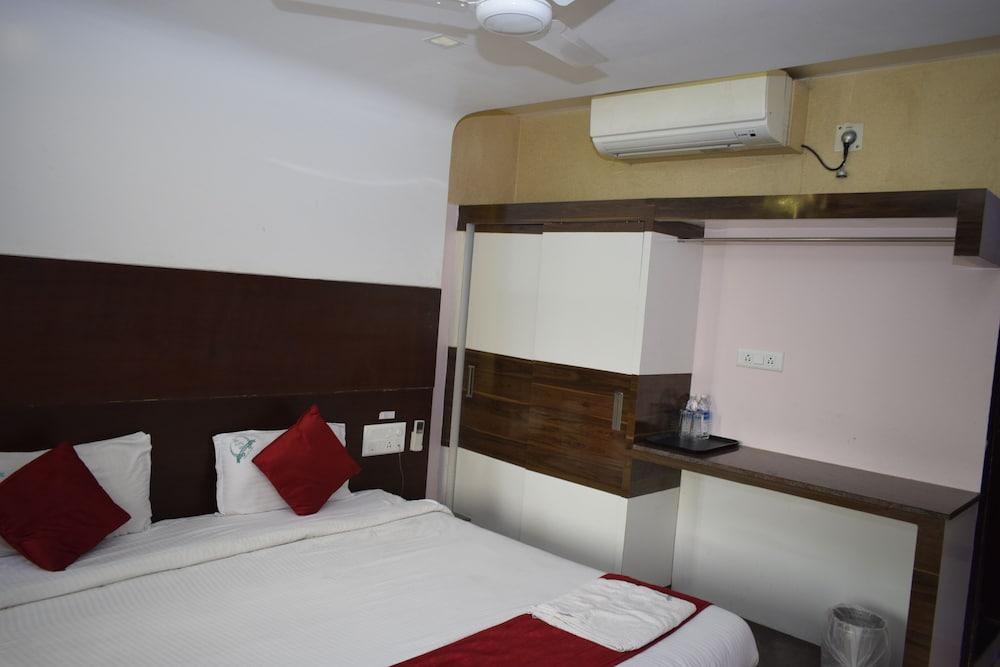 Hotel Sumith Palace Puducherry Exterior foto