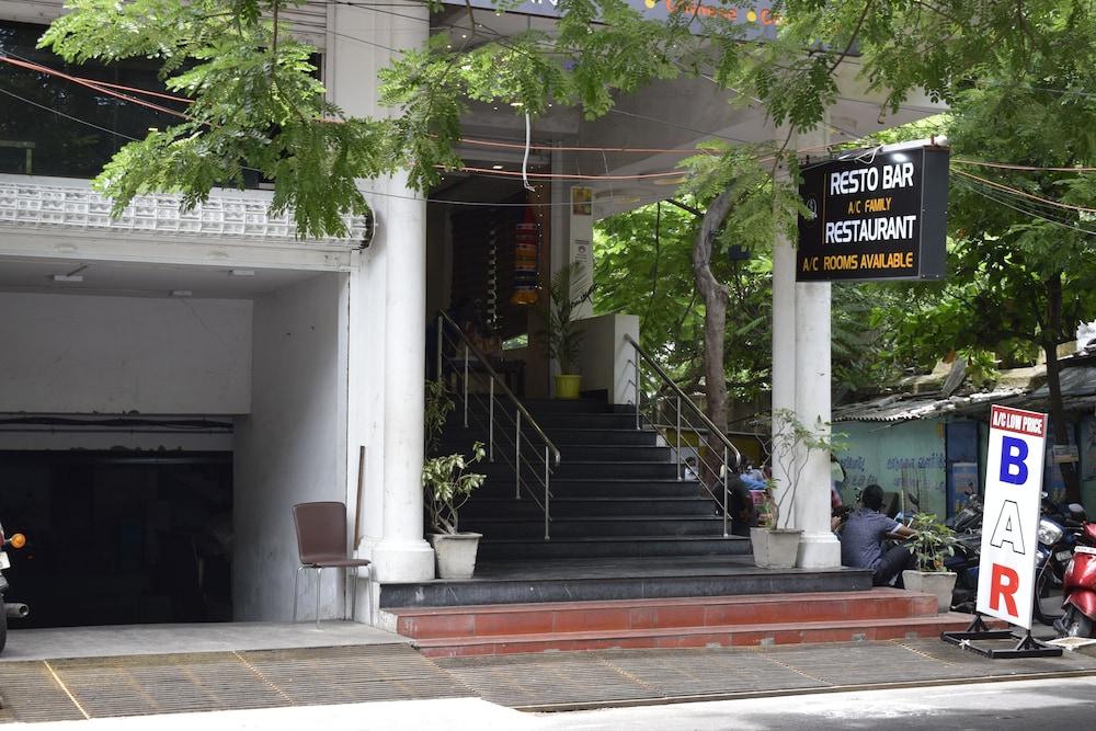 Hotel Sumith Palace Puducherry Exterior foto