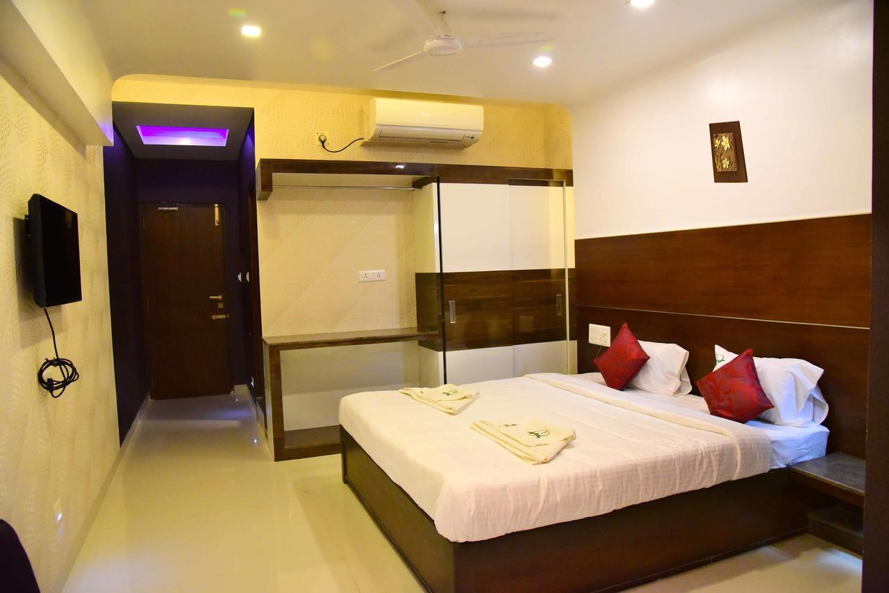Hotel Sumith Palace Puducherry Exterior foto