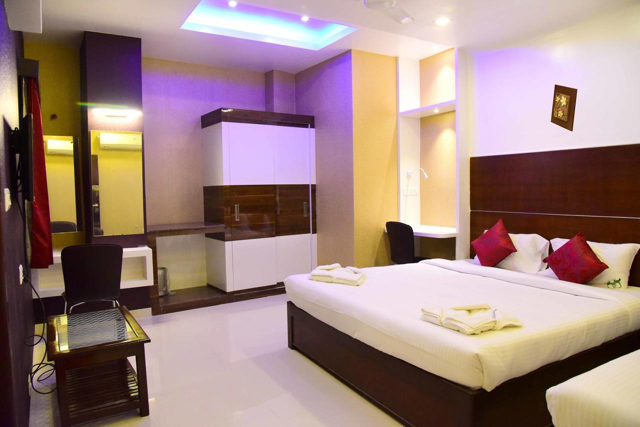 Hotel Sumith Palace Puducherry Exterior foto